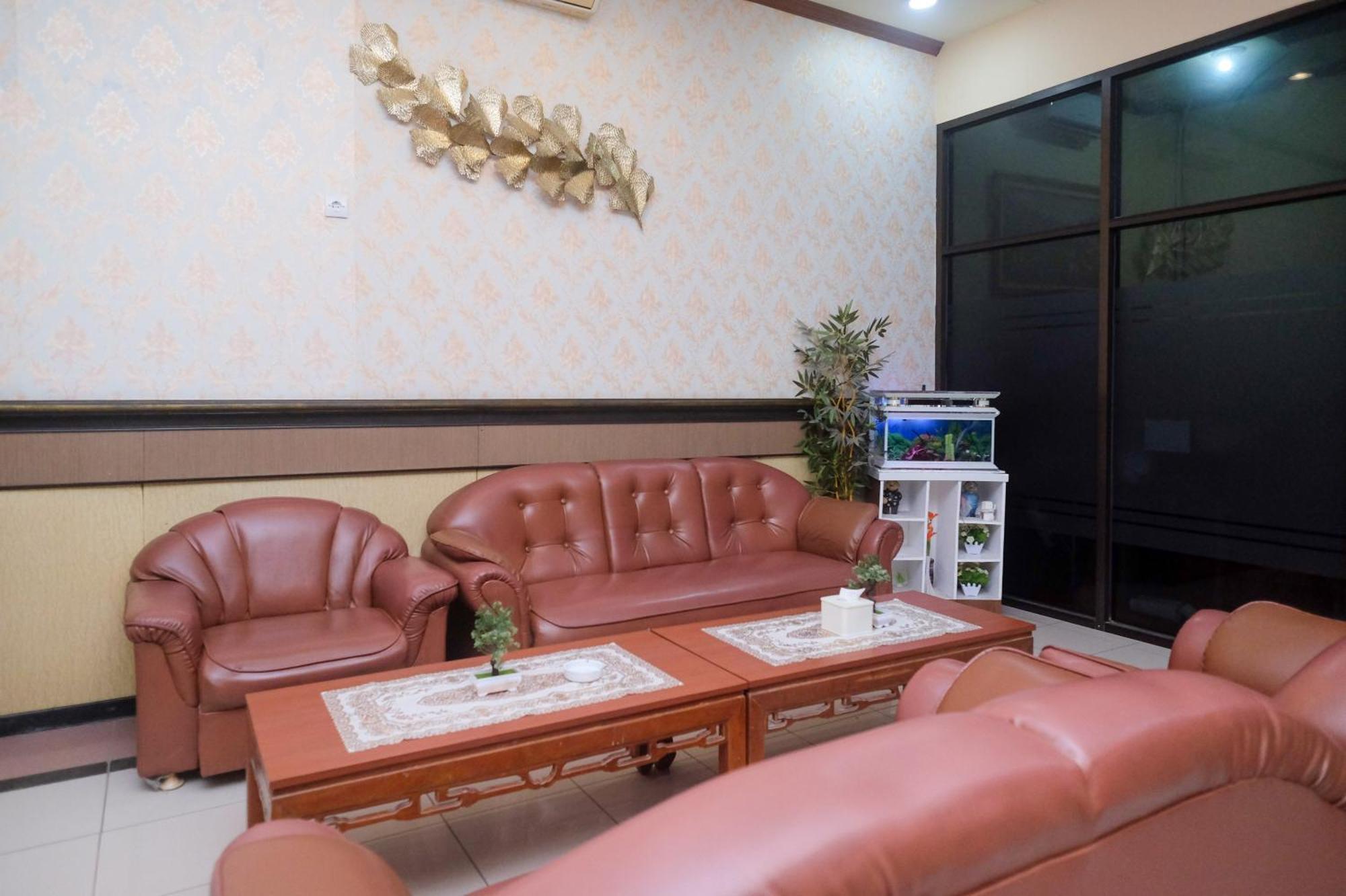 Urbanview Hotel Dedy Jaya Brebes Exterior photo