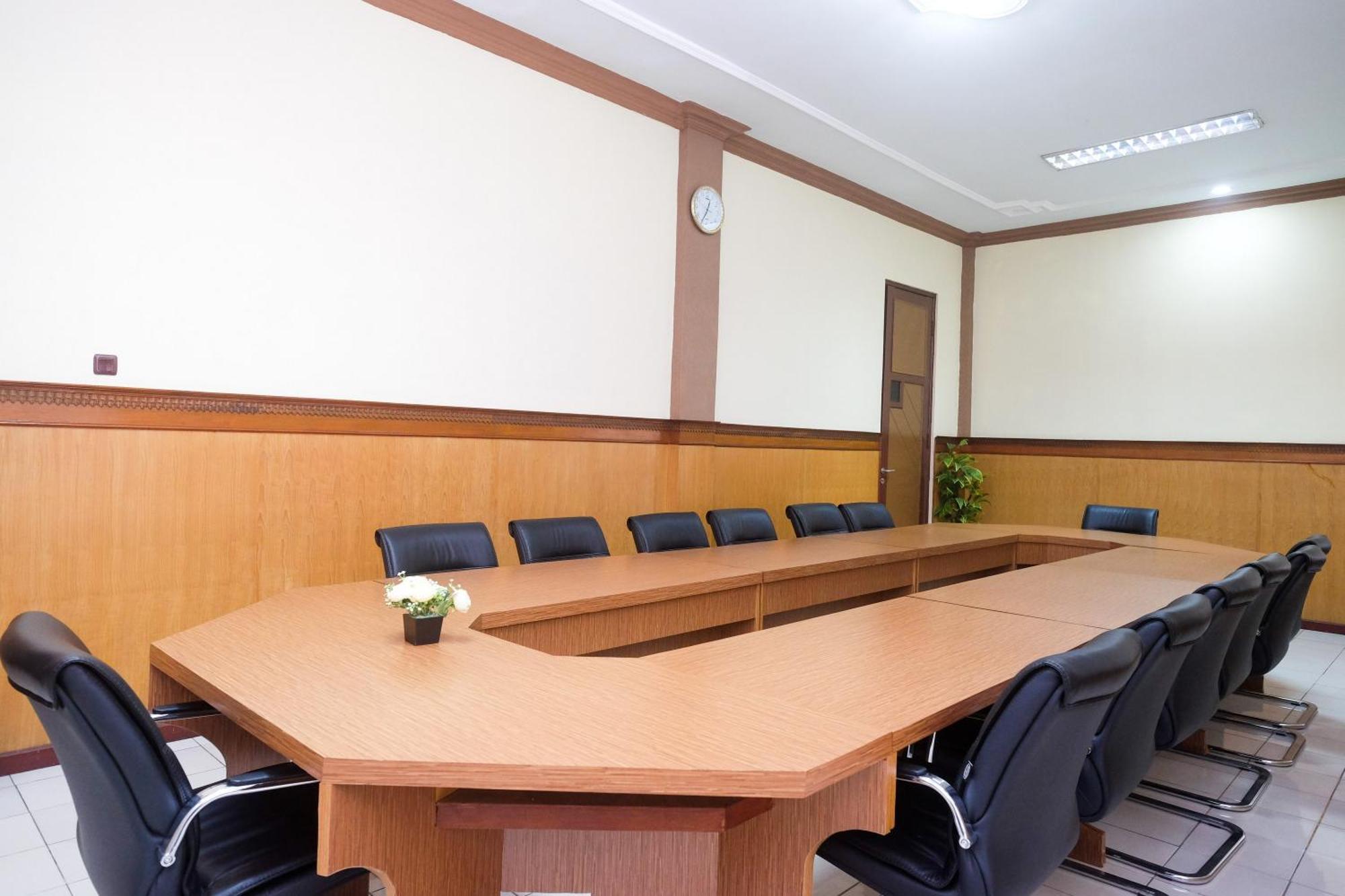 Urbanview Hotel Dedy Jaya Brebes Exterior photo