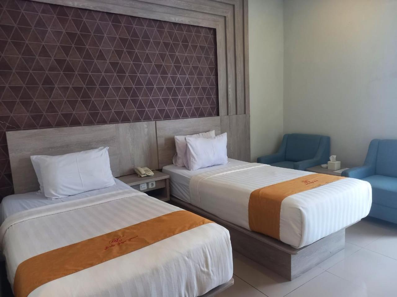 Urbanview Hotel Dedy Jaya Brebes Exterior photo