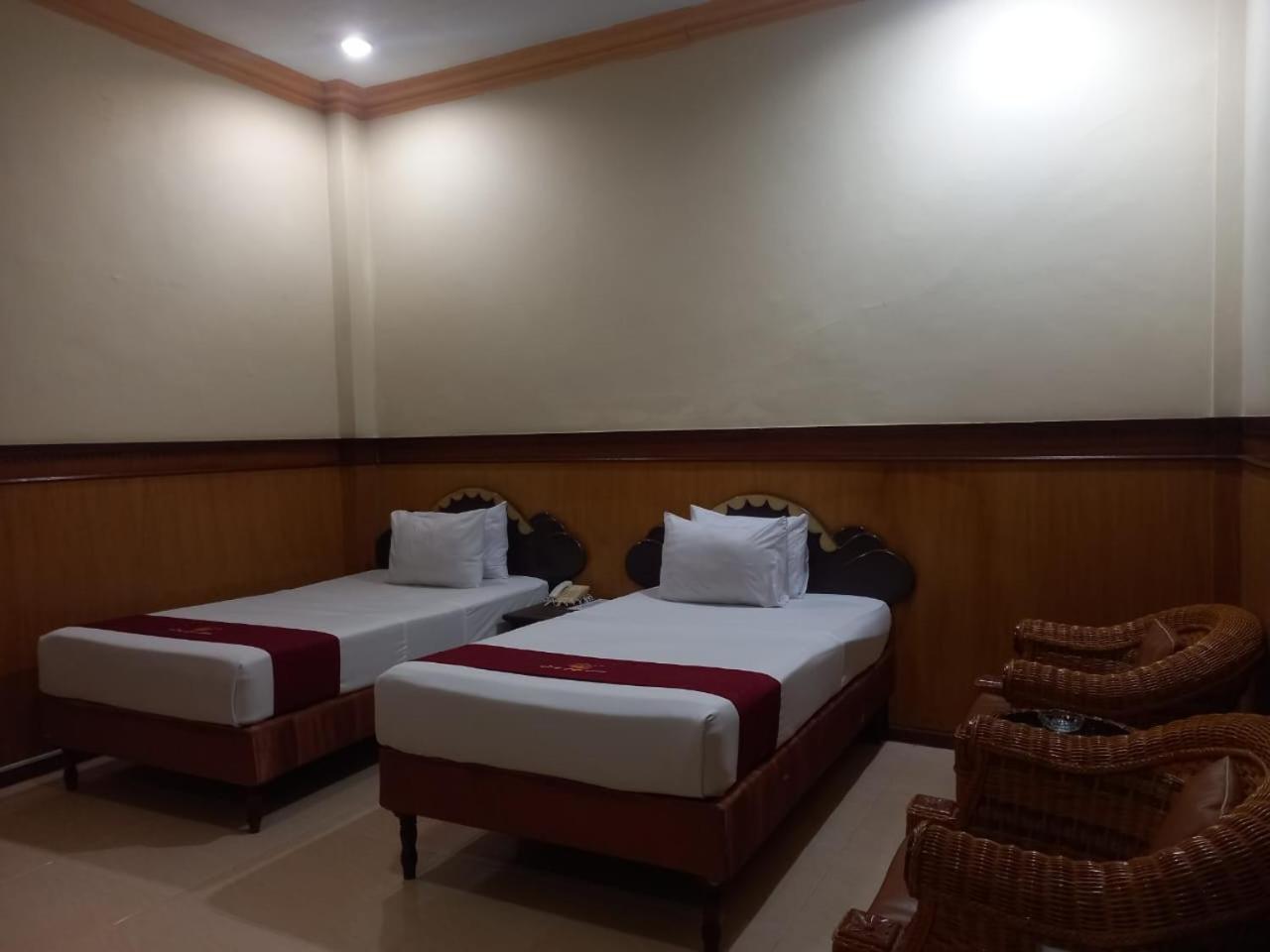 Urbanview Hotel Dedy Jaya Brebes Exterior photo