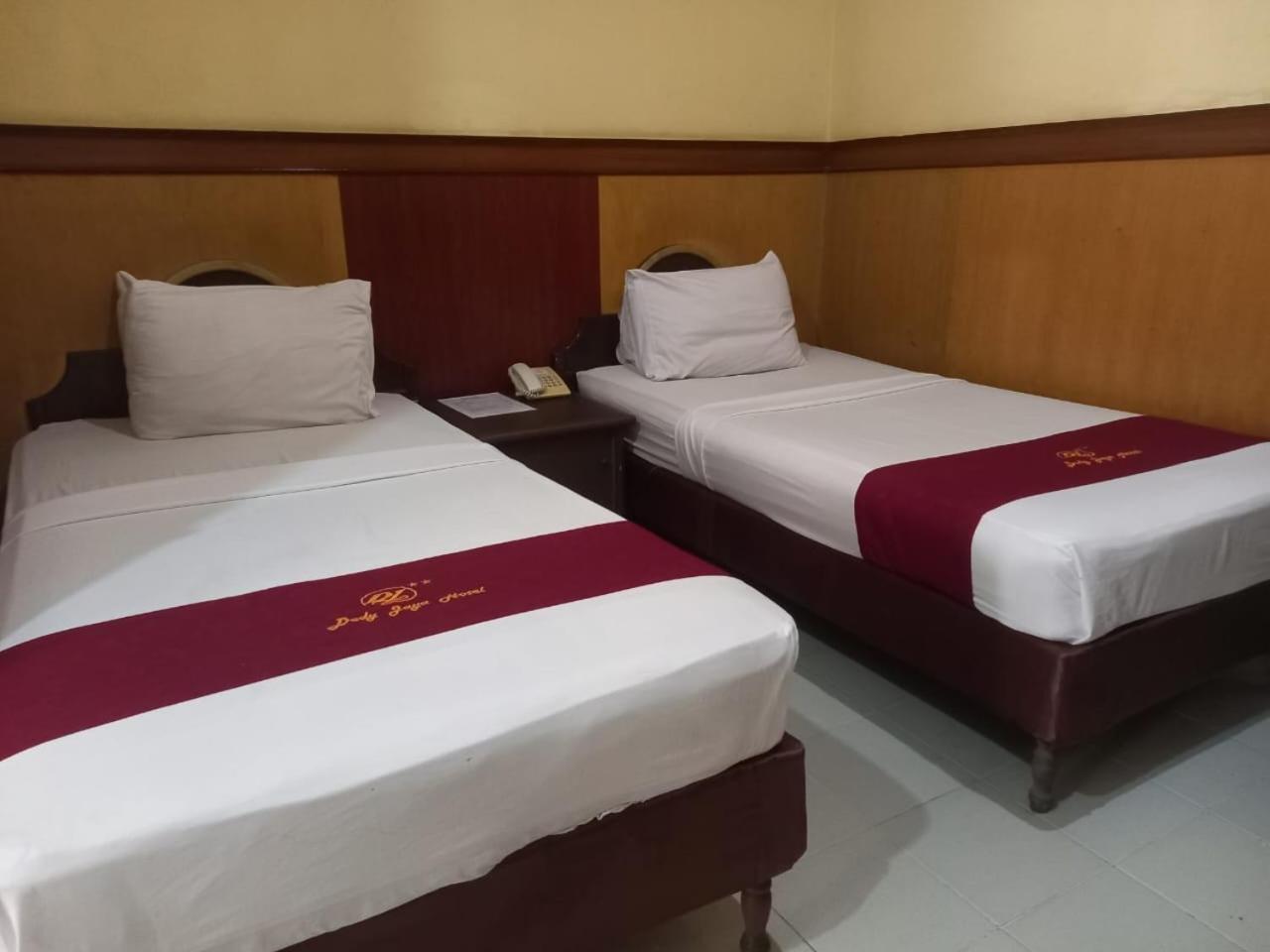 Urbanview Hotel Dedy Jaya Brebes Exterior photo