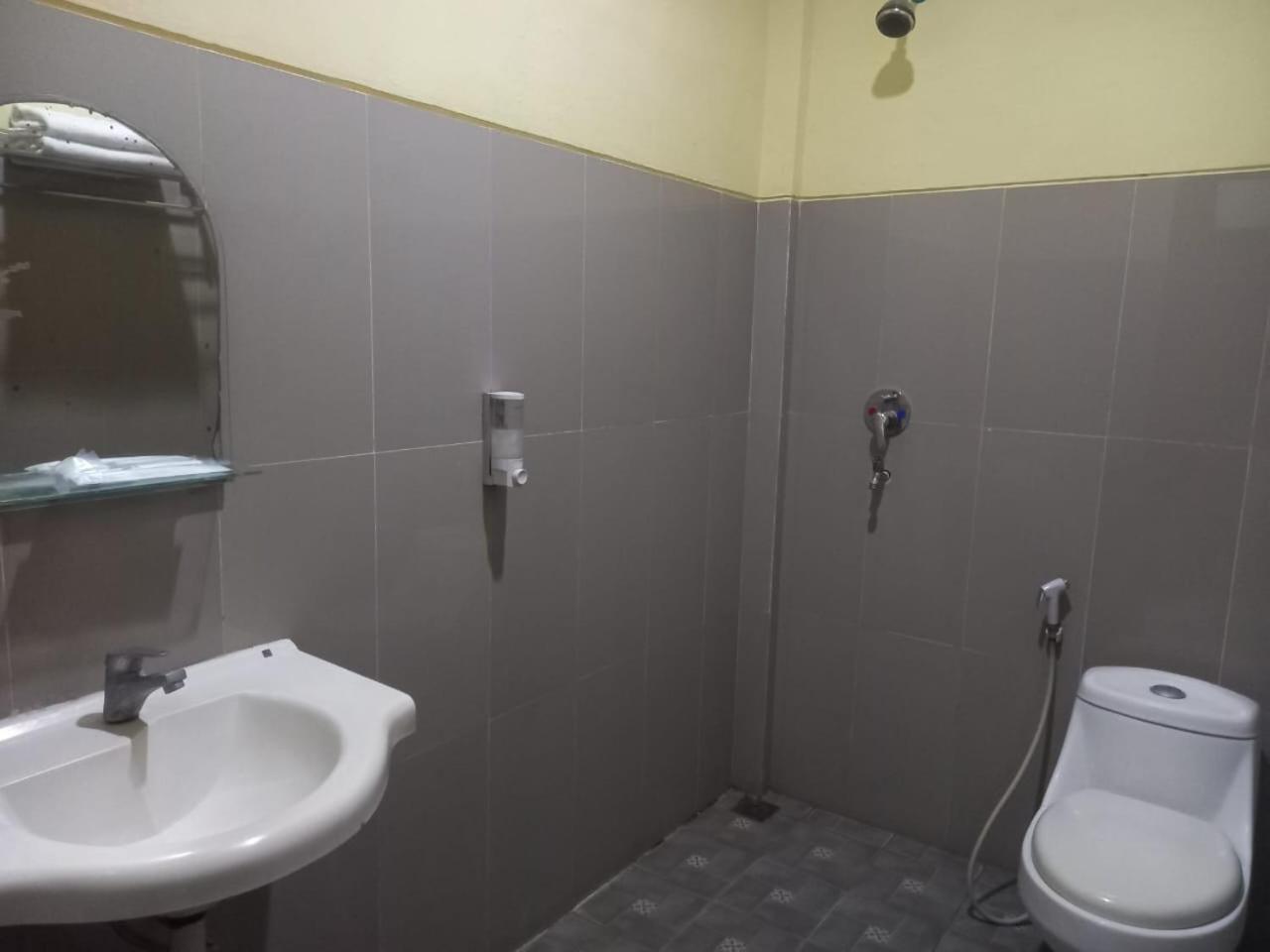 Urbanview Hotel Dedy Jaya Brebes Exterior photo