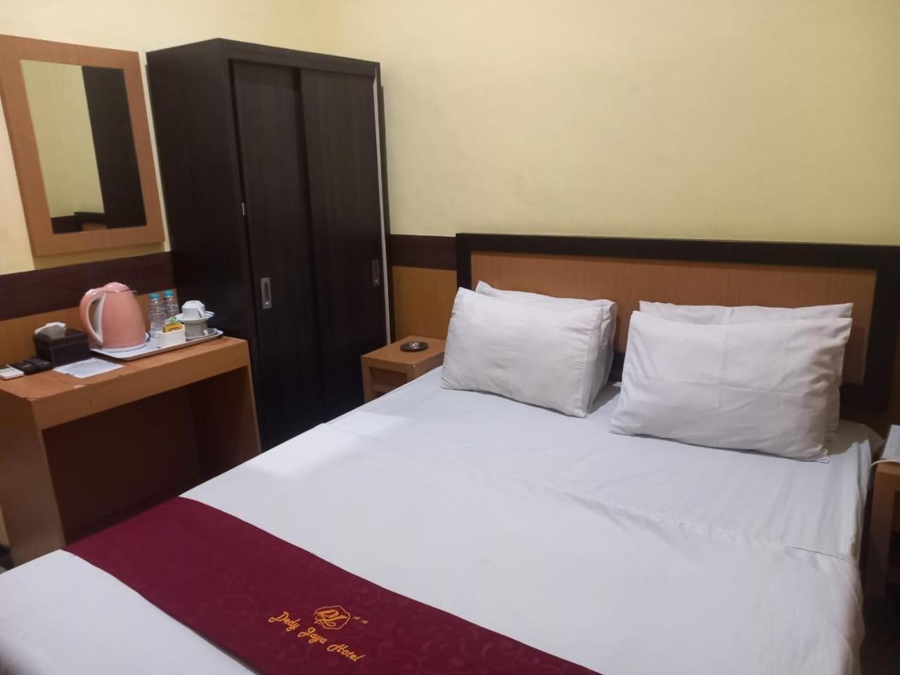 Urbanview Hotel Dedy Jaya Brebes Exterior photo